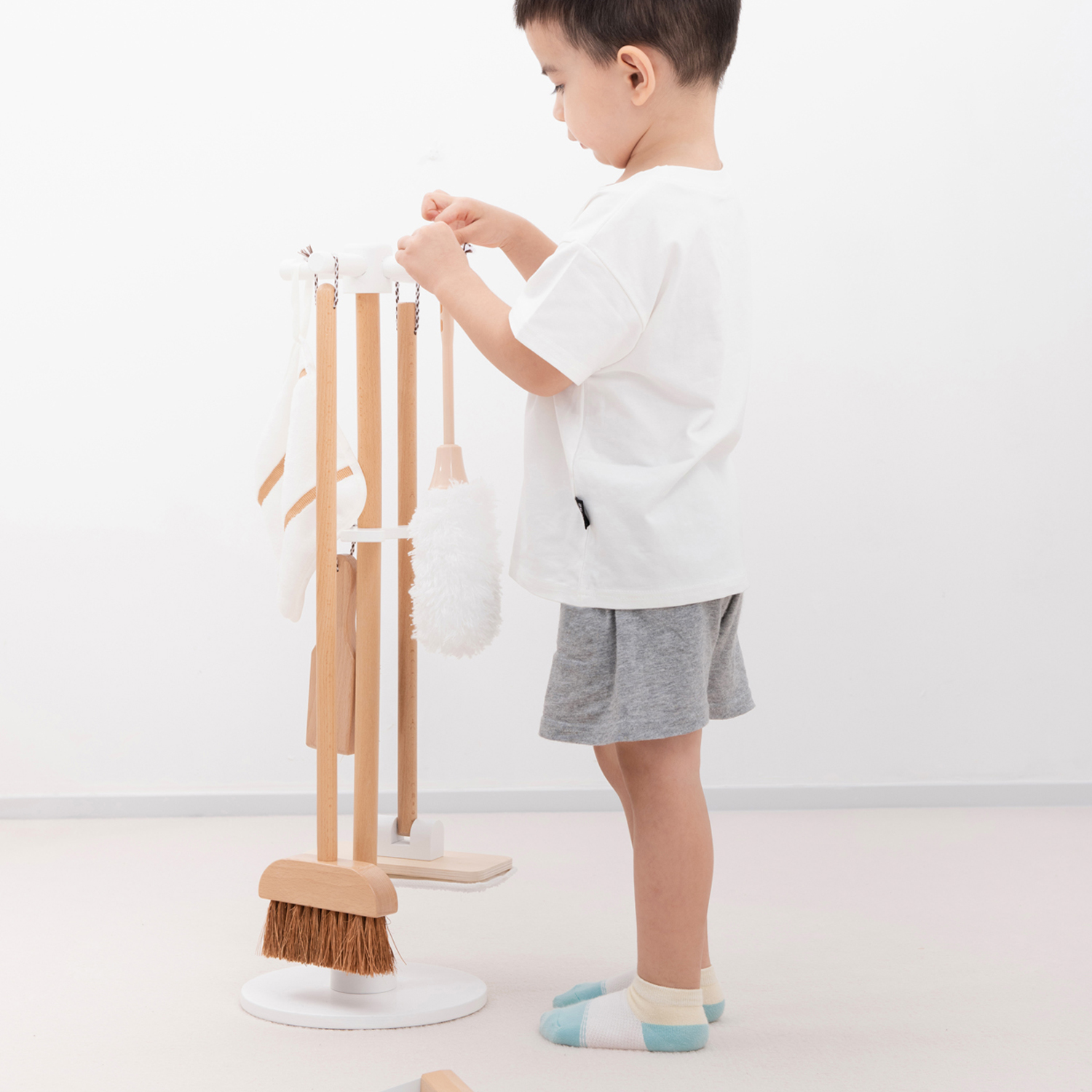 Besen Wischer Set aus Holz für Kinder Holzspielzeug Rollenspielzeug