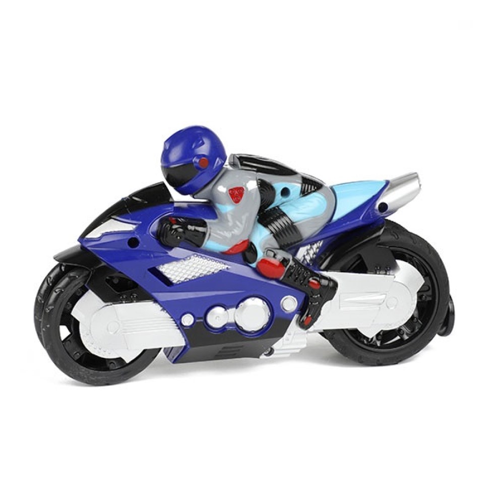 Fahrer auf Spielzeug Motorrad mit Shooter