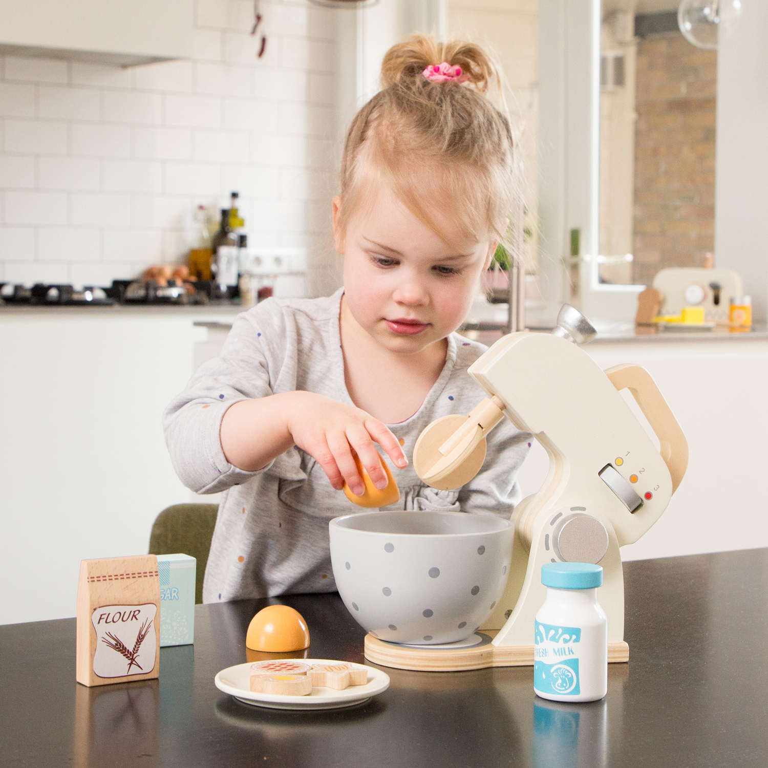 Mixer mit Zubehör aus Holz Creme Kinderküchen-Zubehör Kinderspielzeug