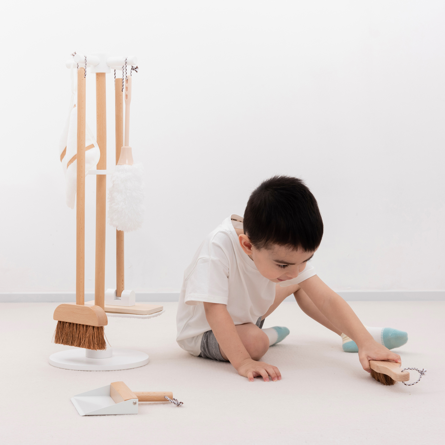 Besen Wischer Set aus Holz für Kinder Holzspielzeug Rollenspielzeug